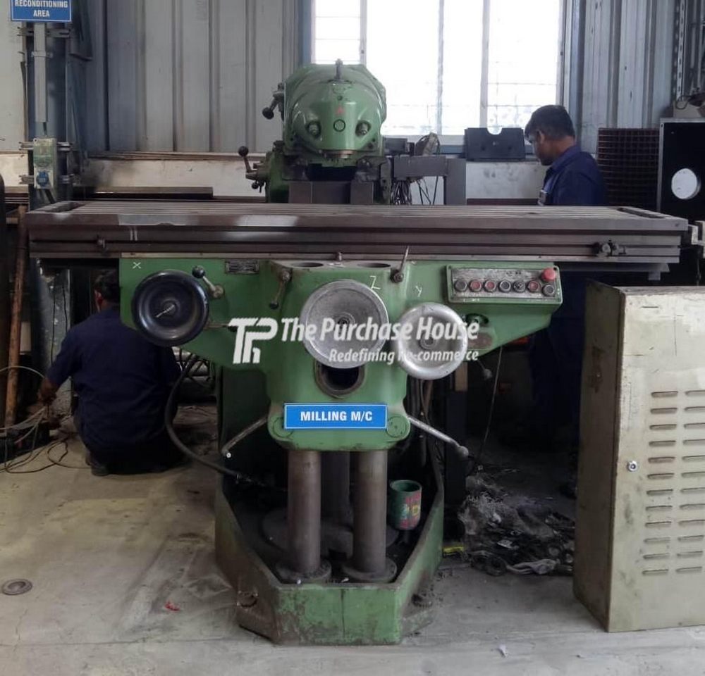UNIVERSAL MILLING MACHINE