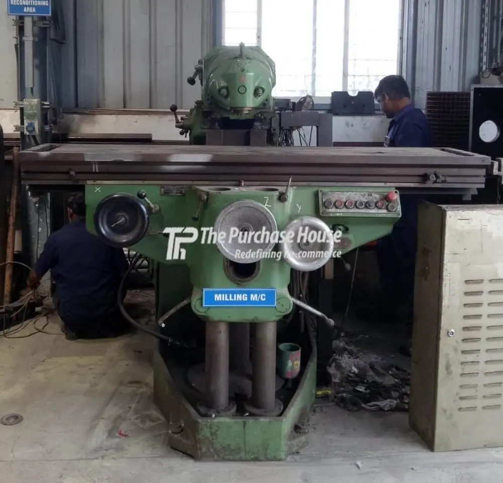 UNIVERSAL MILLING MACHINE