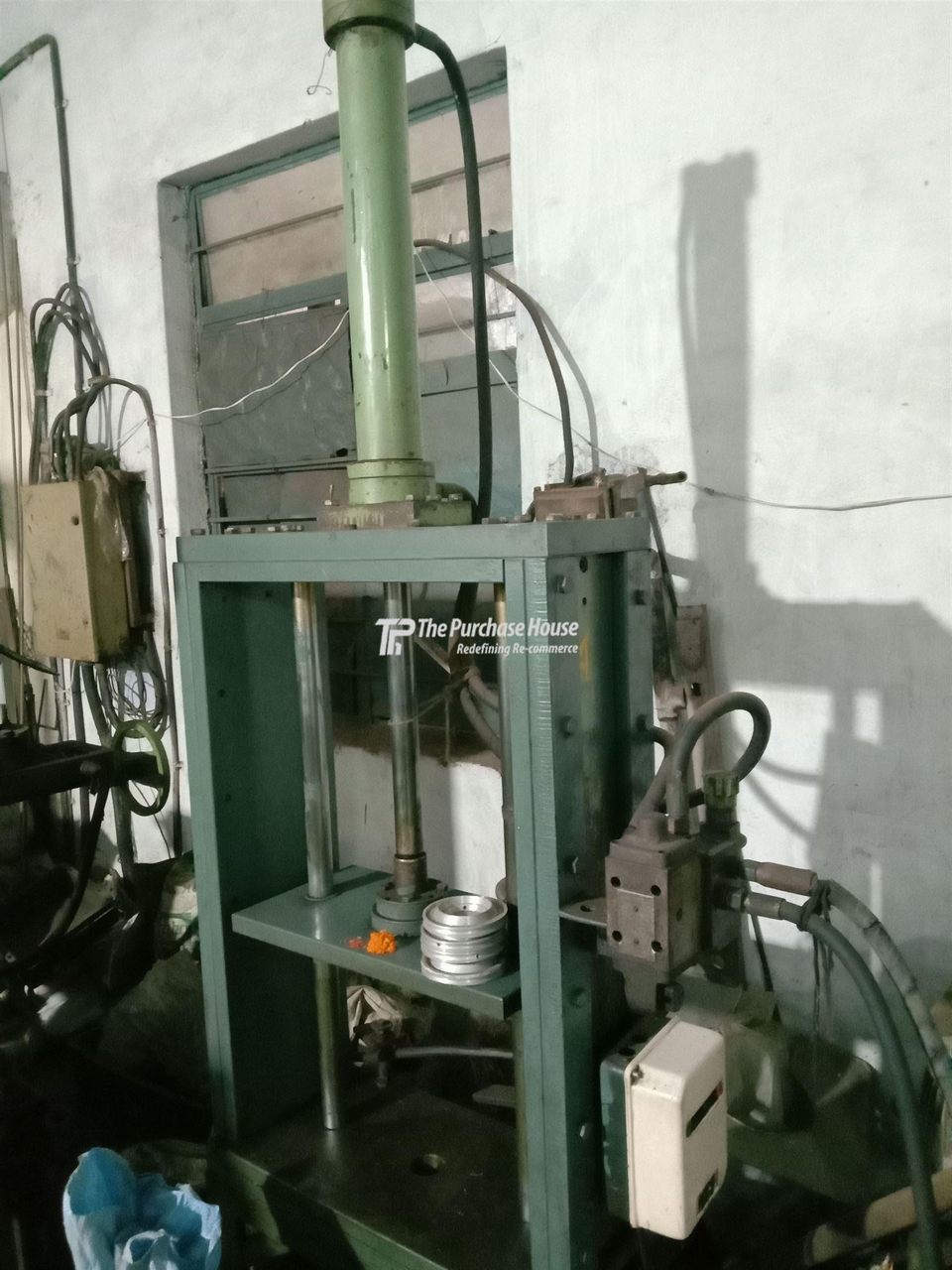 VERTICAL BROACHING MACHINE