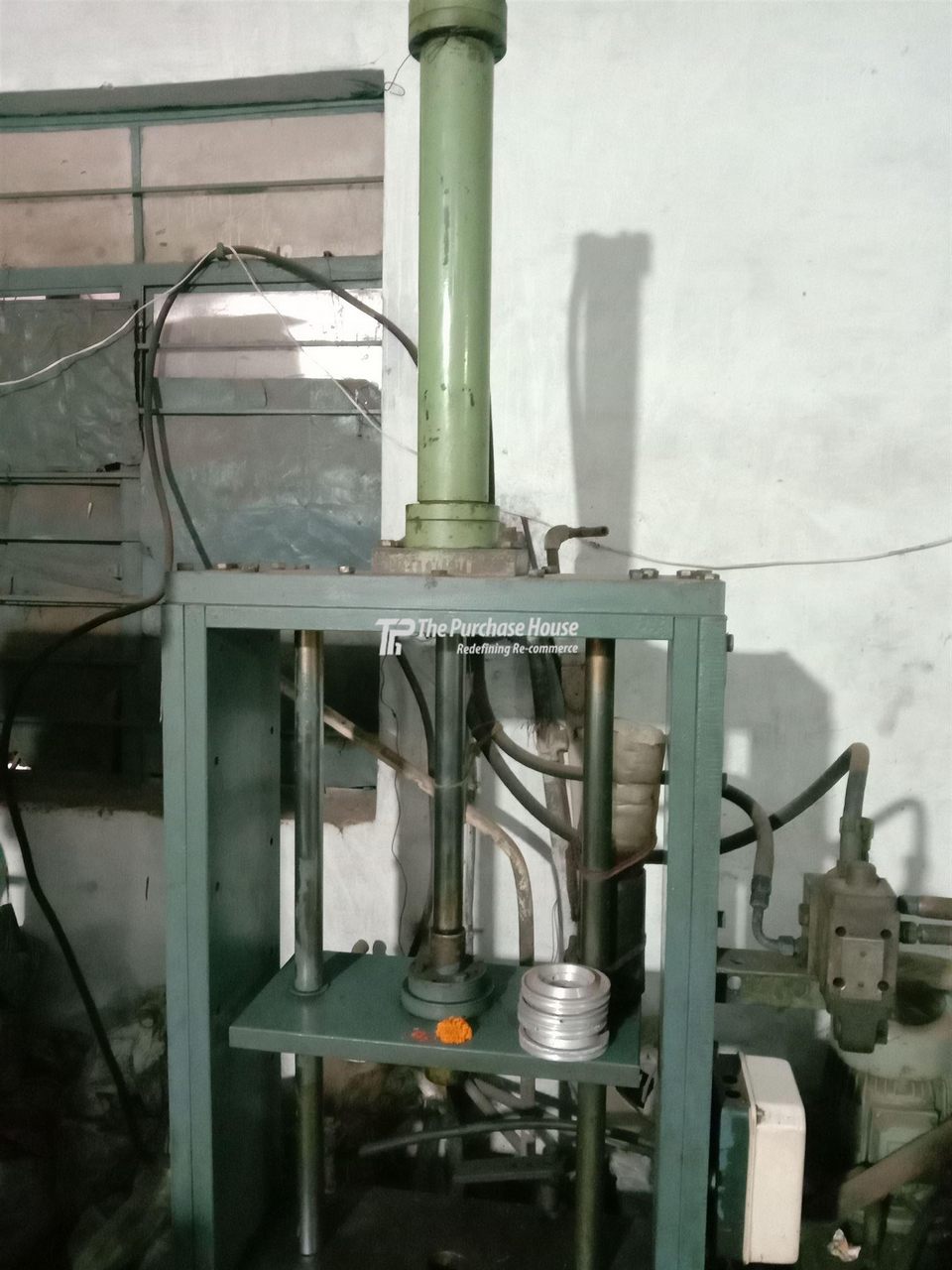 VERTICAL BROACHING MACHINE