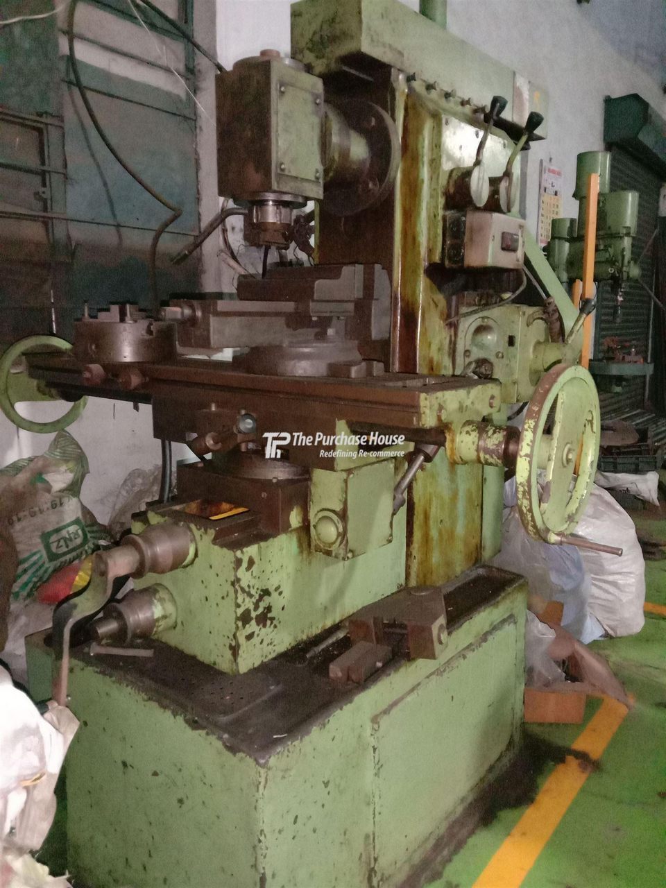 UNIVERSAL MILLING MACHINE