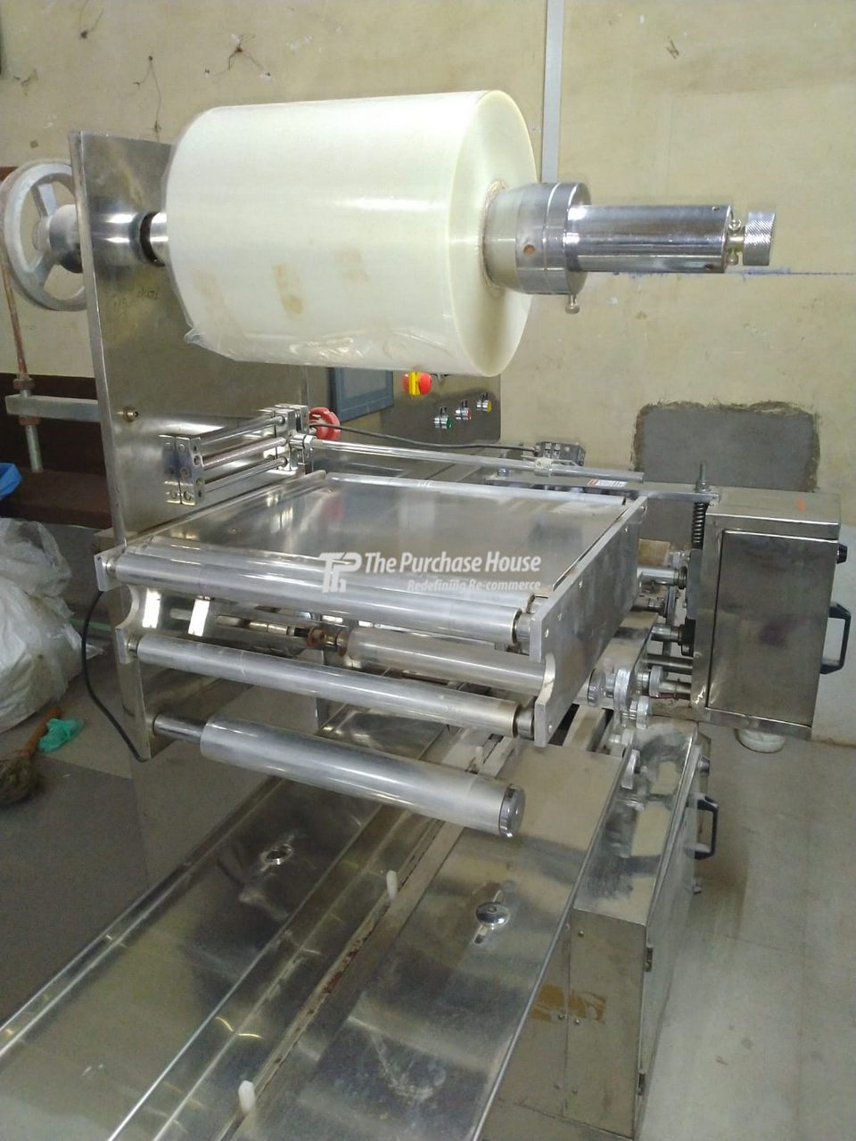 INDIVIDUAL POUCH MAKING MACHINE / POUCH PACKING MACHINE
