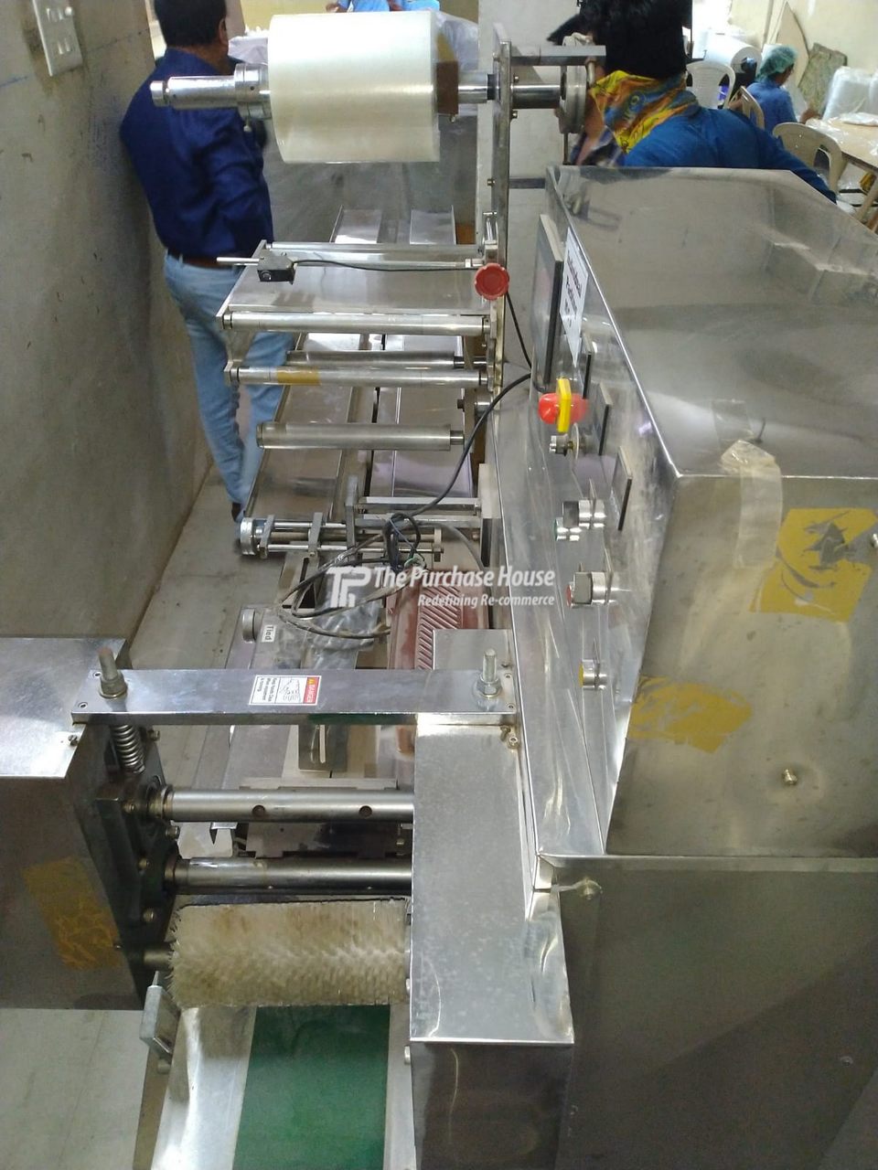 INDIVIDUAL POUCH MAKING MACHINE / POUCH PACKING MACHINE
