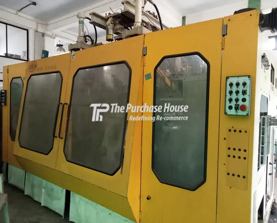 BLOW MOULDING MACHINE