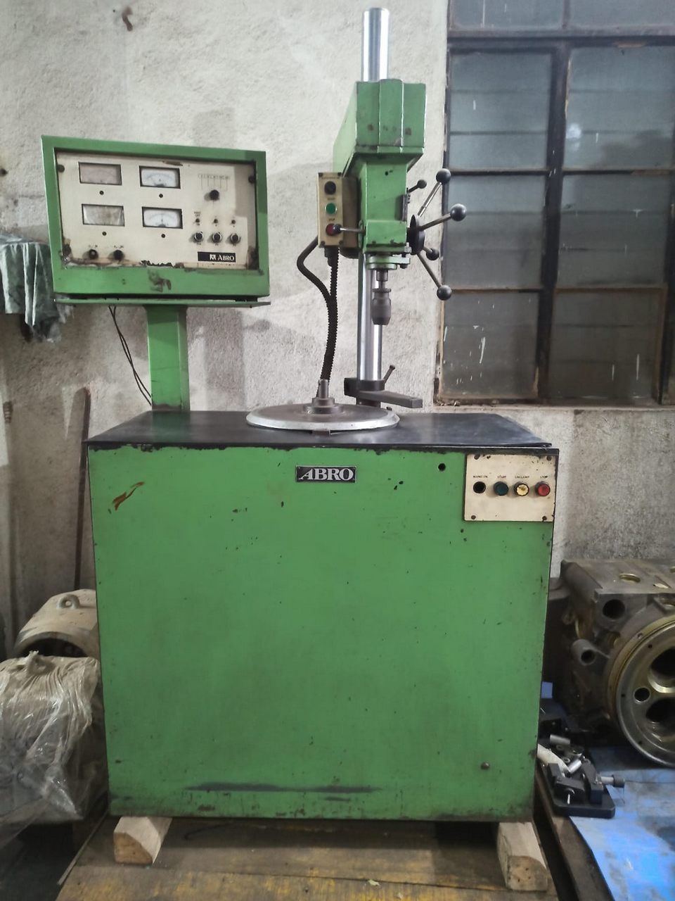 VERTICAL BALANCING MACHINE