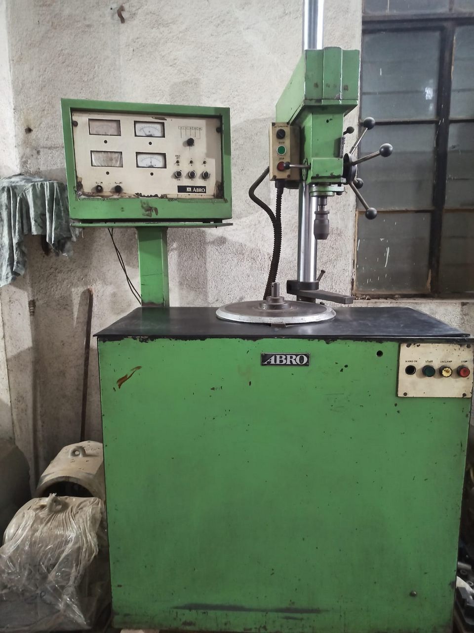 VERTICAL BALANCING MACHINE
