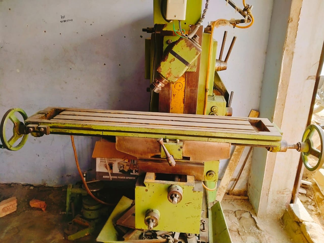 MILLING MACHINE