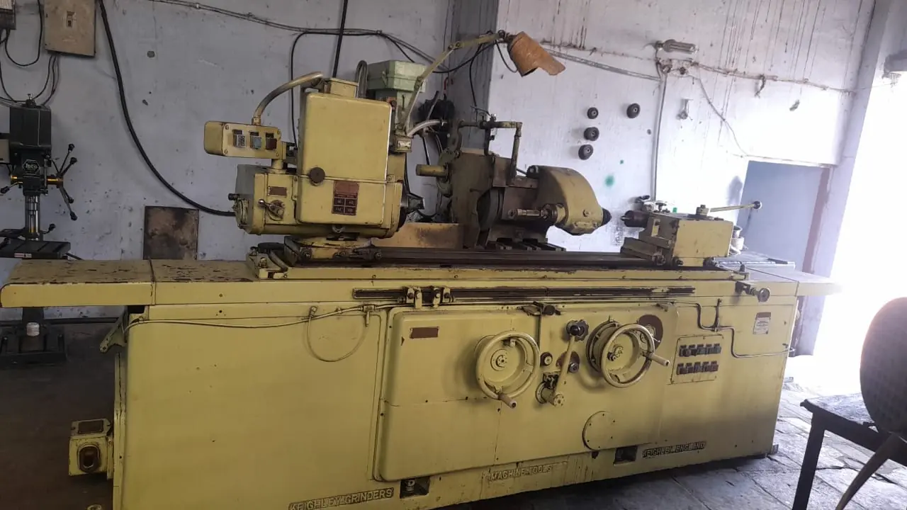 CYLINDRICAL GRINDER MACHINE