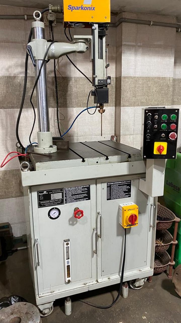 METAL ARC DISINTEGRATOR MACHINE