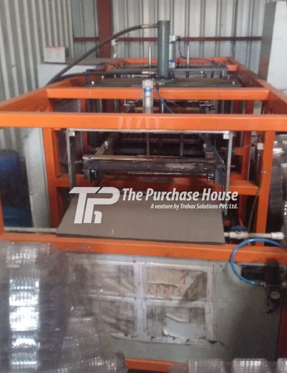 VACUUM FORMING MACHINE