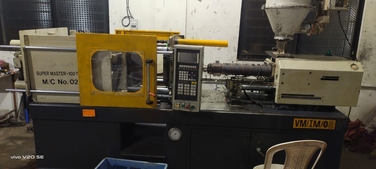 INJECTION MOULDING MACHINE
