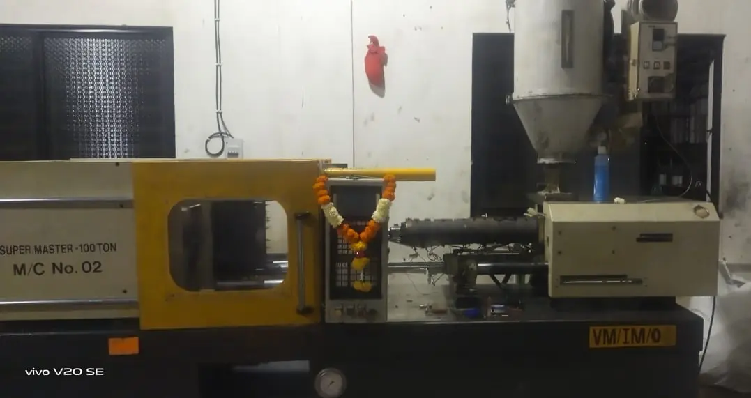 INJECTION MOULDING MACHINE