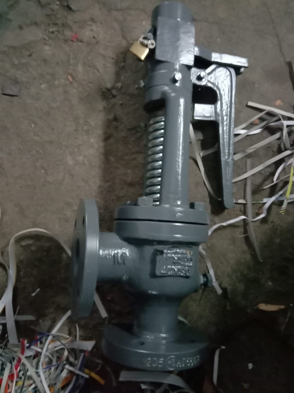 ANGLE SAFETY VALVE
