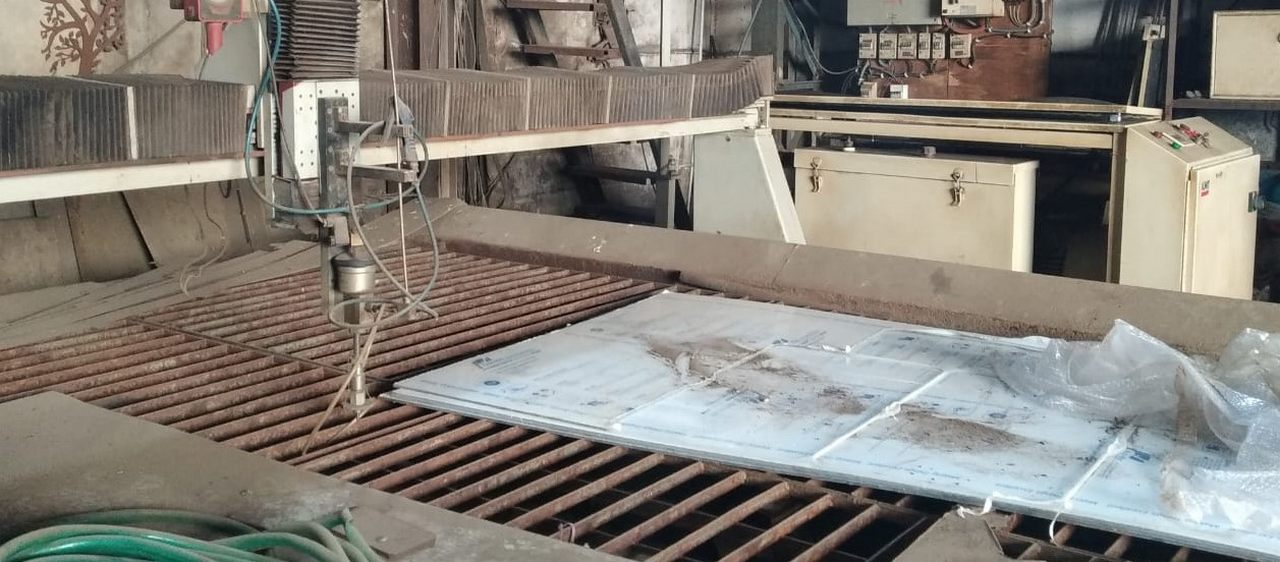 WATER JET CUTTING MACHINE