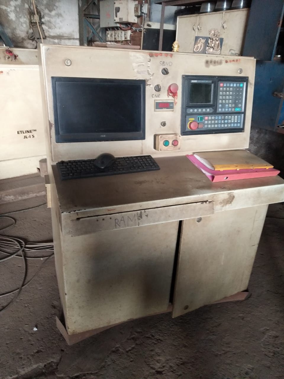 WATER JET CUTTING MACHINE