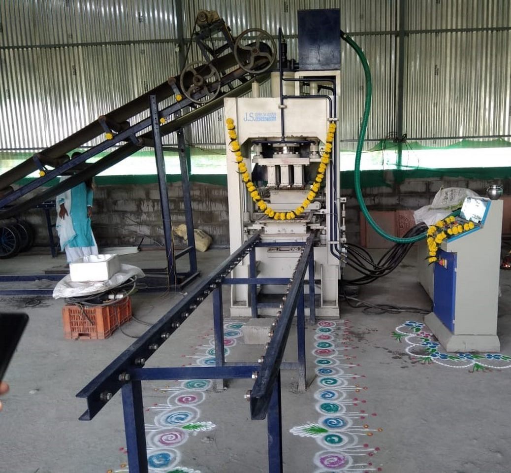 FULLY AUTOMATIC FLY ASH BRICKS MANUFACTURING MACHINE