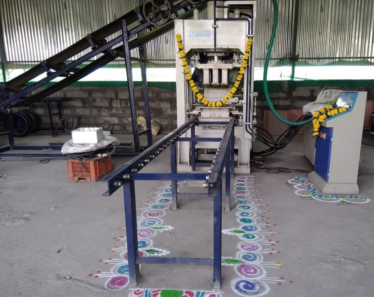 FULLY AUTOMATIC FLY ASH BRICKS MANUFACTURING MACHINE