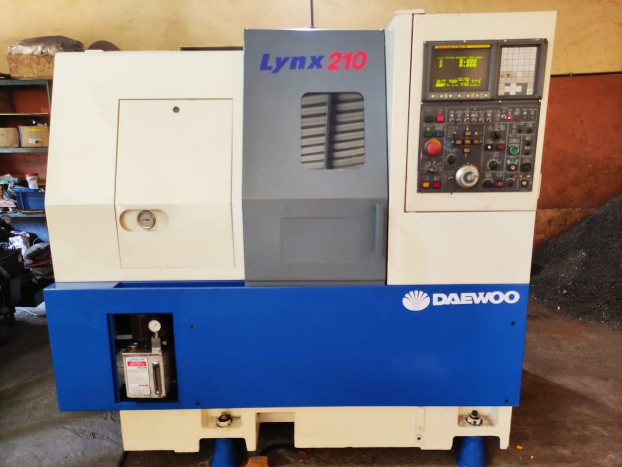 CNC TURNING MACHINE
