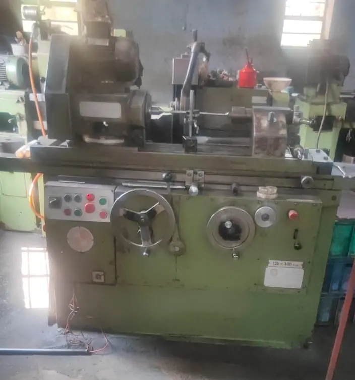 CYLINDRICAL GRINDER MACHINE
