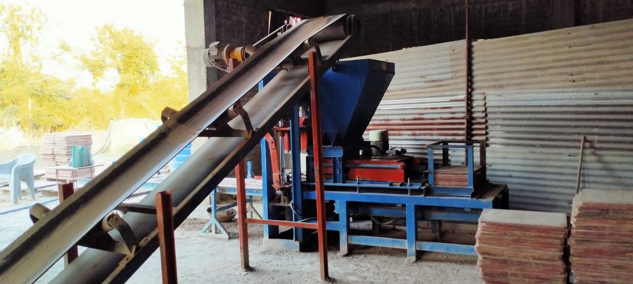 AUTOMATIC FLY ASH BRICK PLACE BASE VERTICAL MACHINE