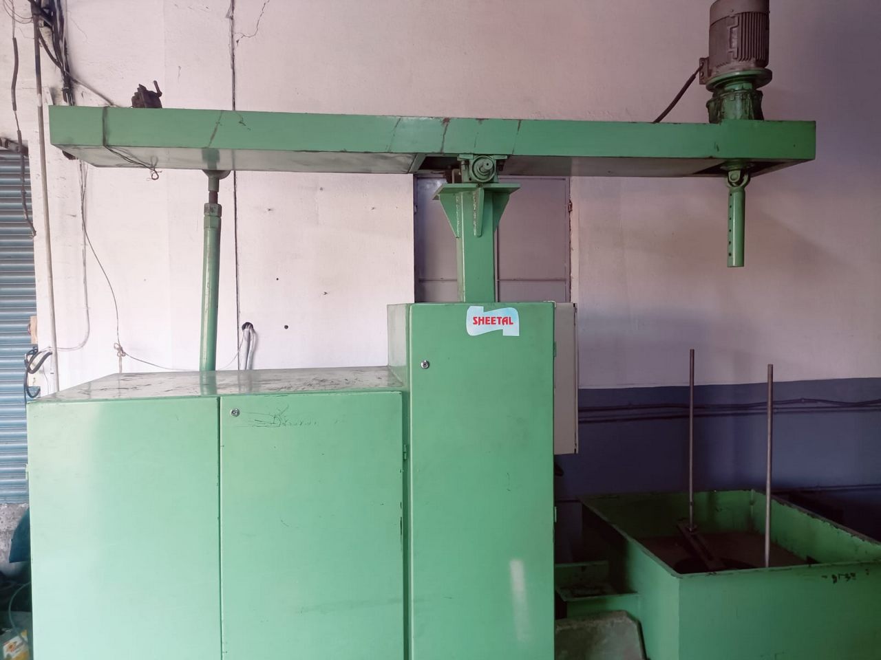 VERTICAL SEMI AUTOMATIC HONNING MACHINE