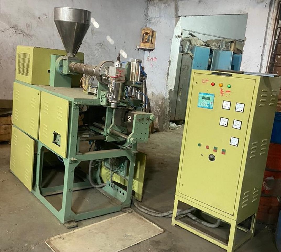 HDPE BLOW MOULDING MACHINE