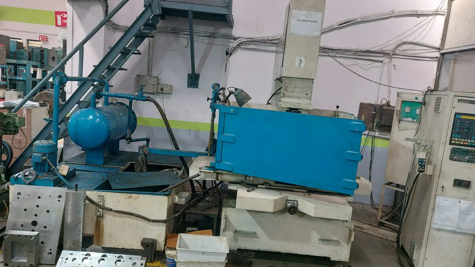 ELECTRICAL DISCHARGE MACHINE (EDM MACHINE)