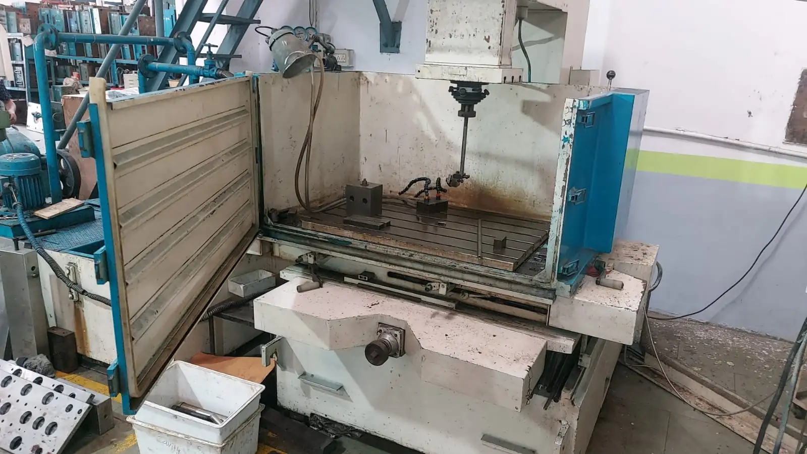 ELECTRICAL DISCHARGE MACHINE (EDM MACHINE)