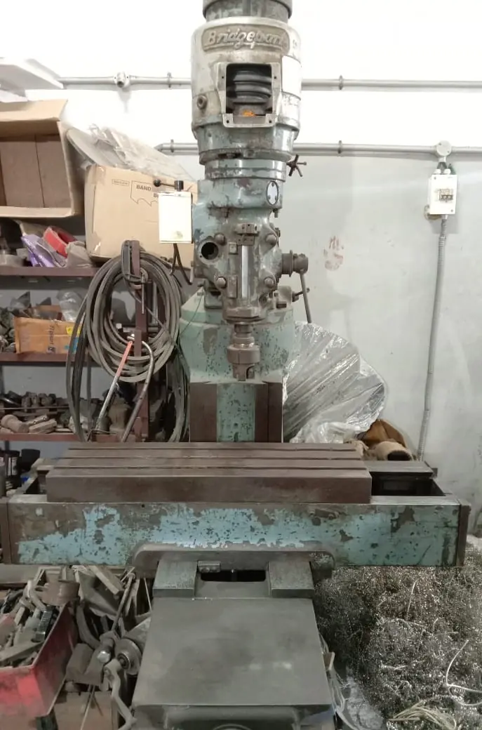 MILLING MACHINE