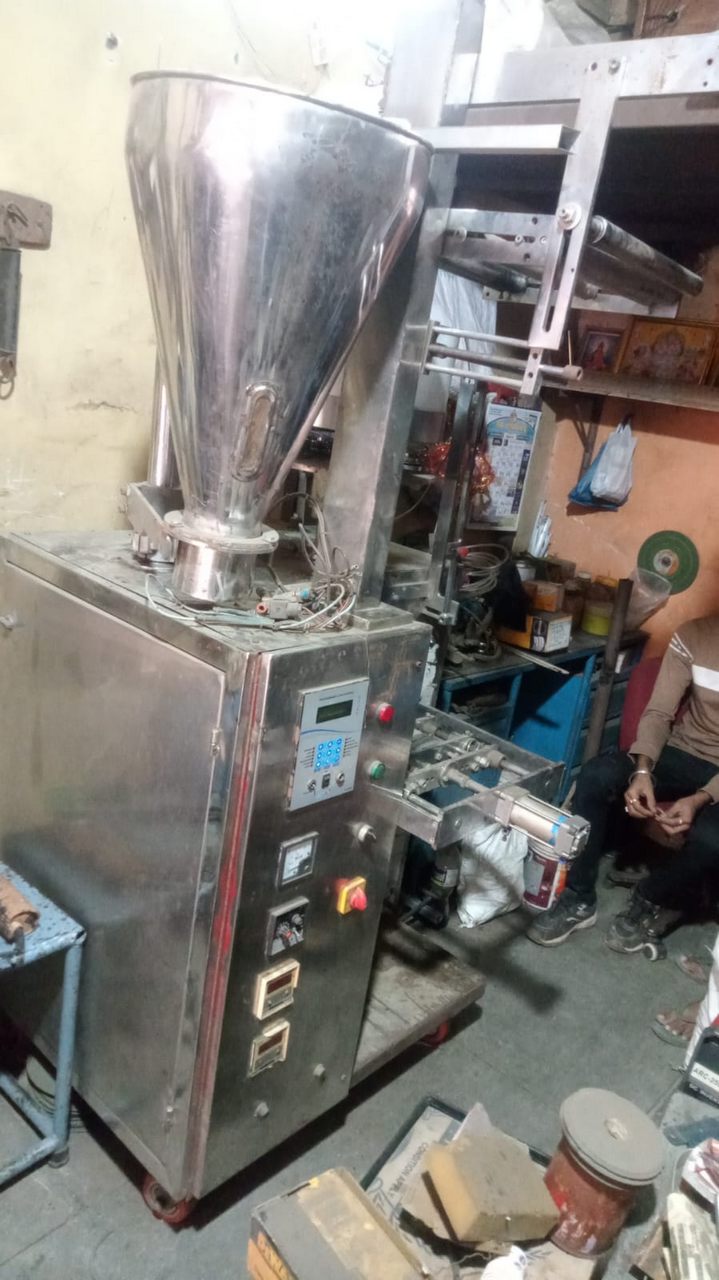 POUCH PACKAGING MACHINE