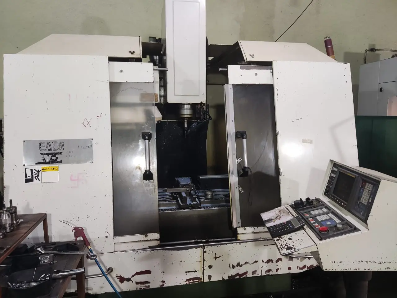 VERTICAL MACHINING CENTER (VMC)