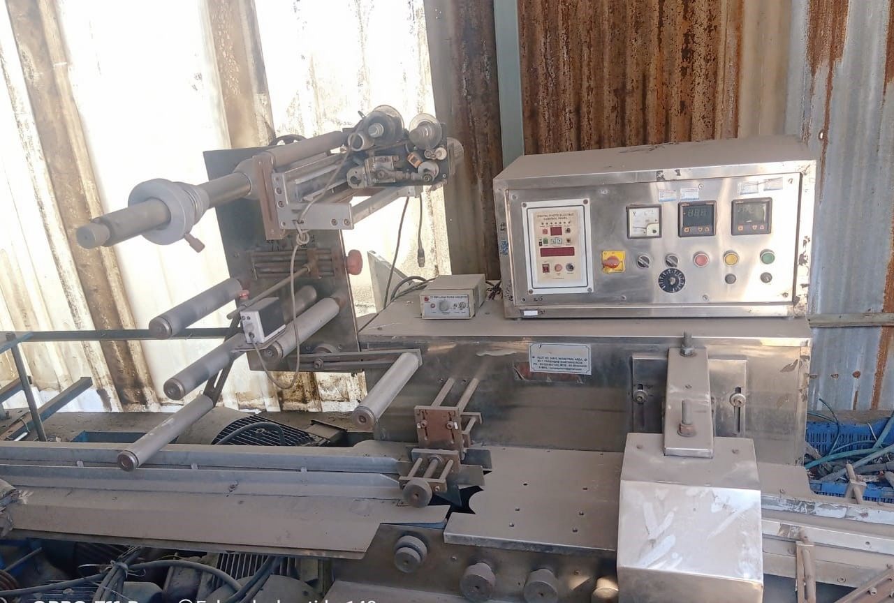 FLOW WRAP MACHINE