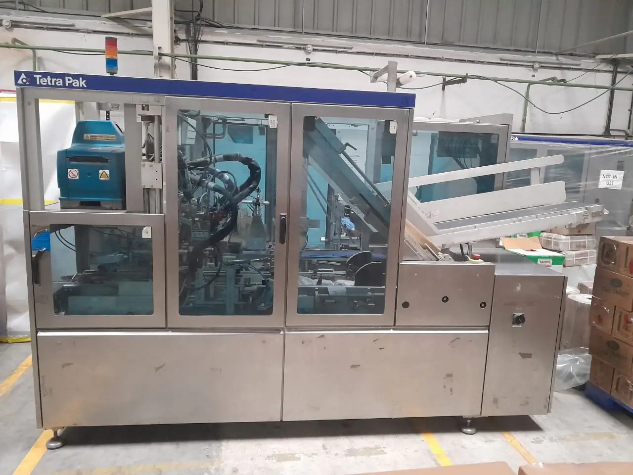 CASE PACKAGING MACHINE