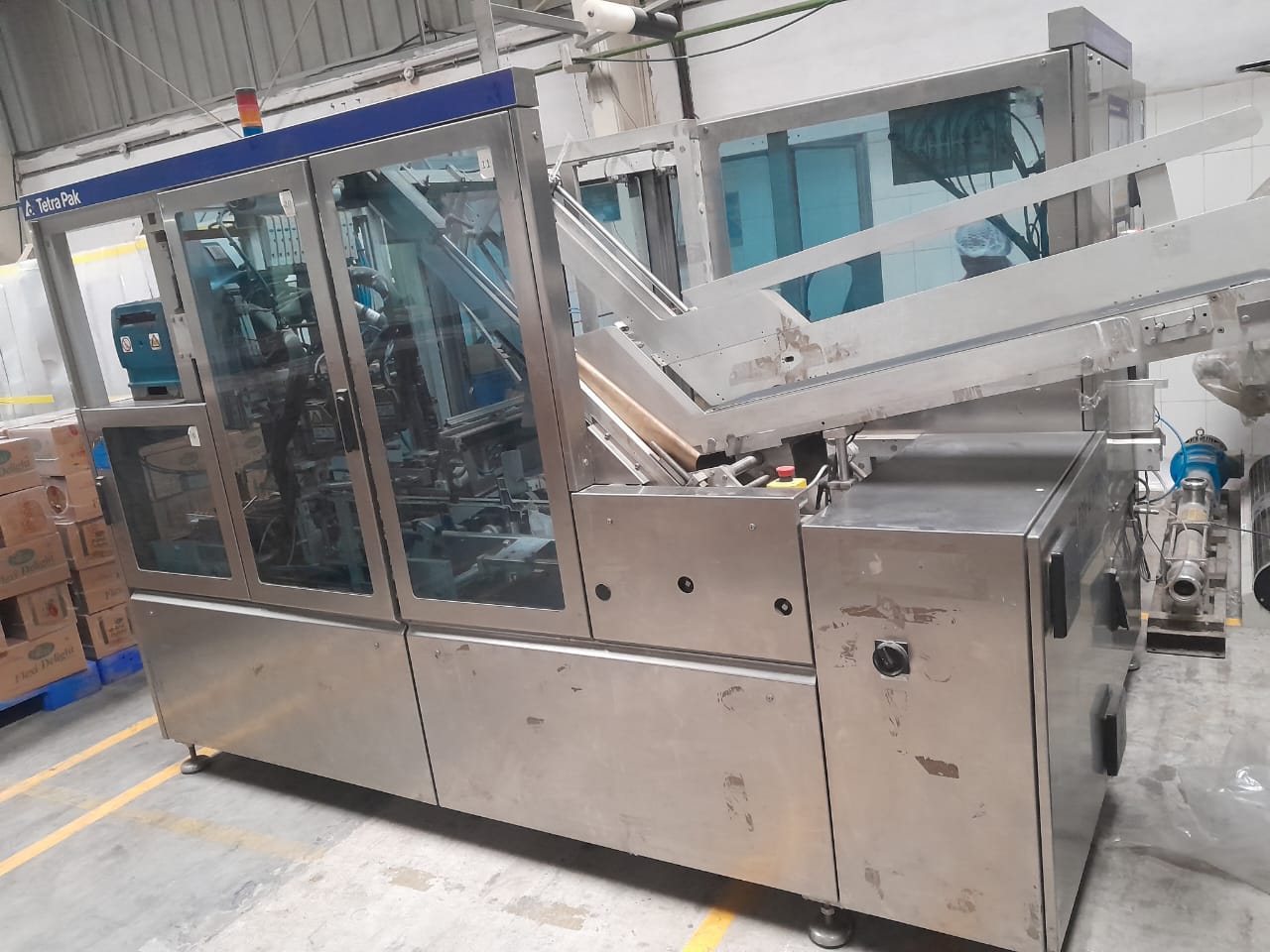 CASE PACKAGING MACHINE