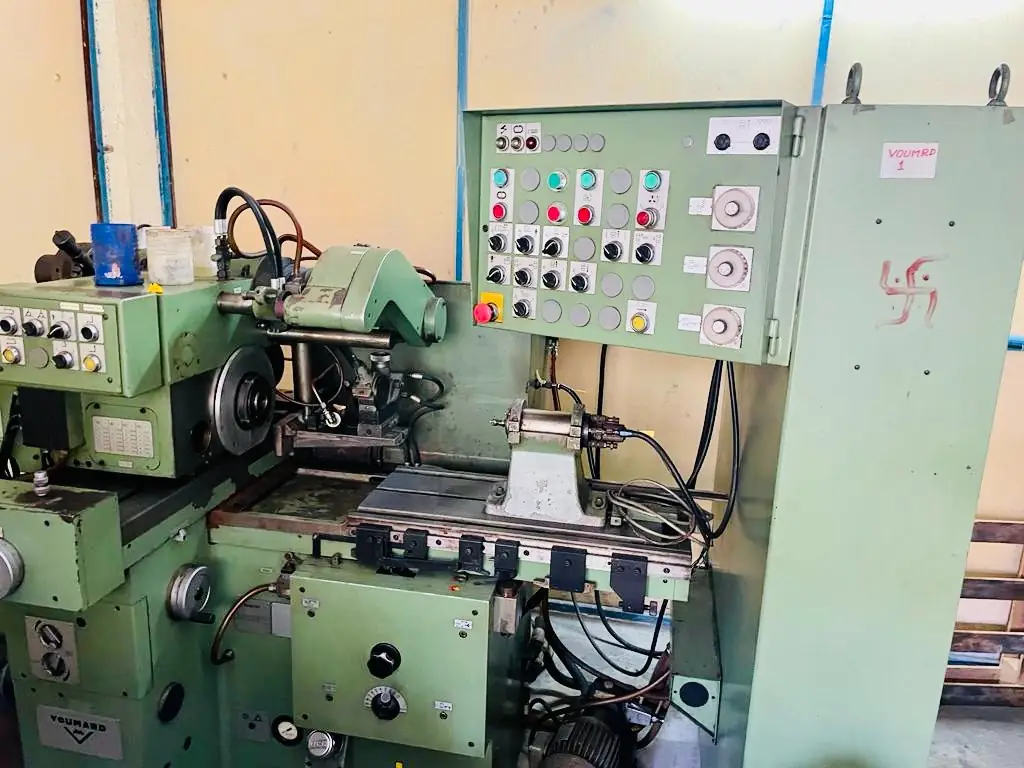 CYLINDRICAL GRINDER MACHINE