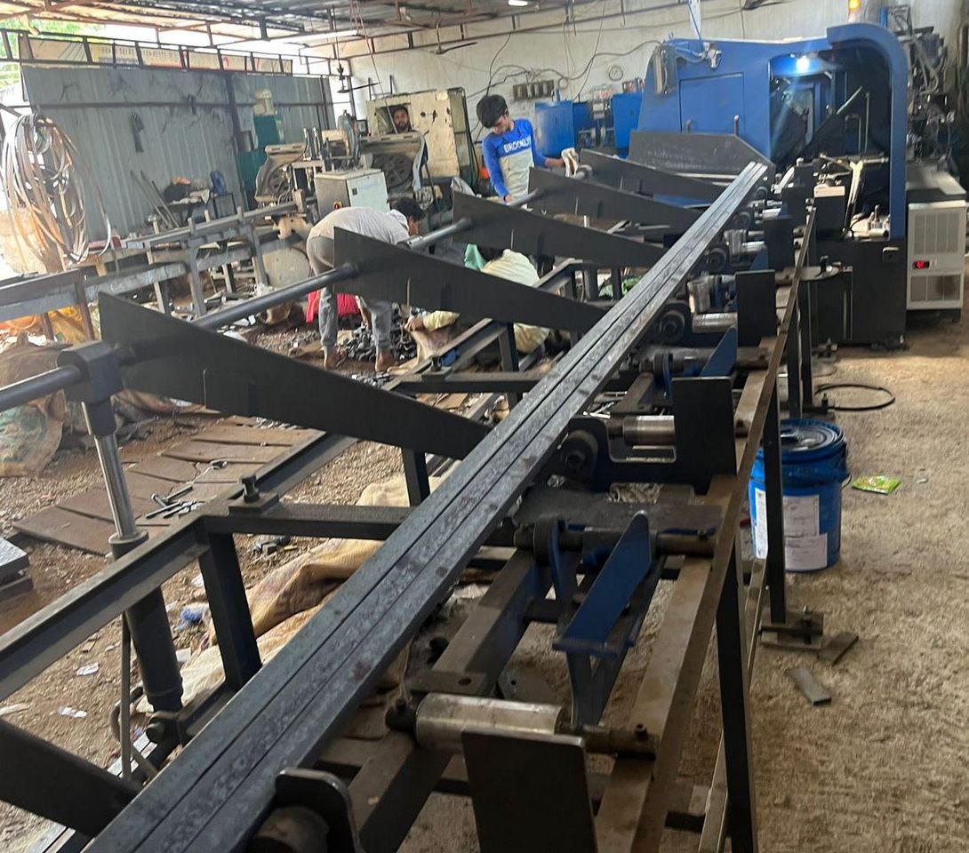 CIRCULAR SAW MACHINE