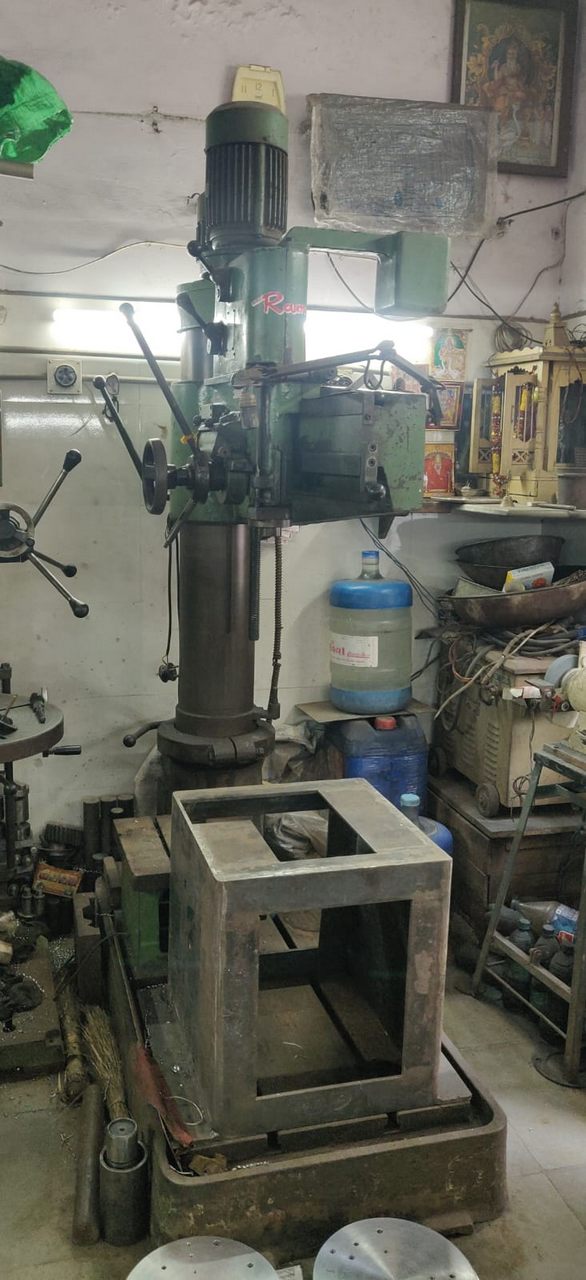 RADIAL DRILL MACHINE