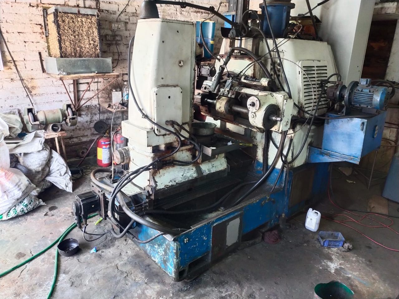 CNC HYDRAULIC GEAR HOBBING MACHINE