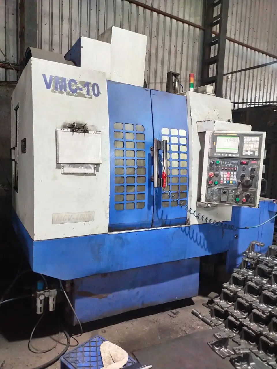 VERTICAL MACHINING CENTER WITH AUTOMATIC PALLET CHANGER (VMC)