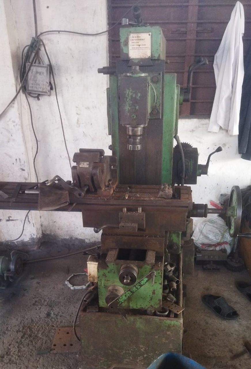 MILLING MACHINE