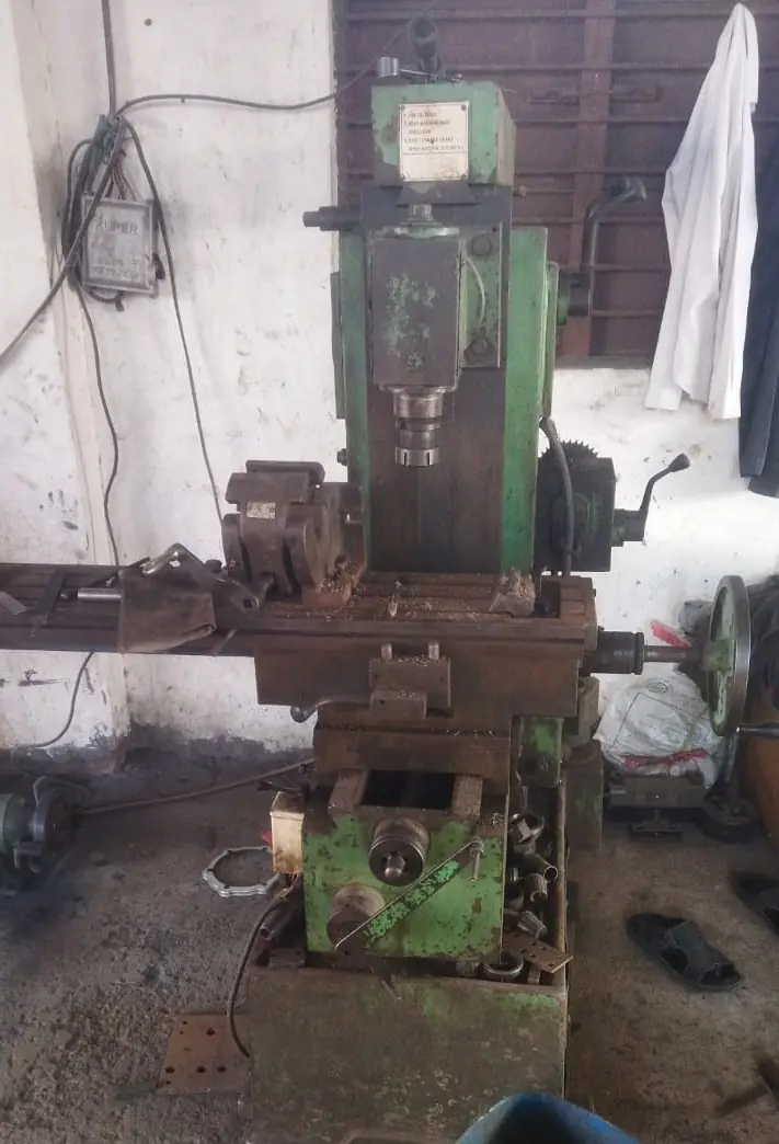 MILLING MACHINE