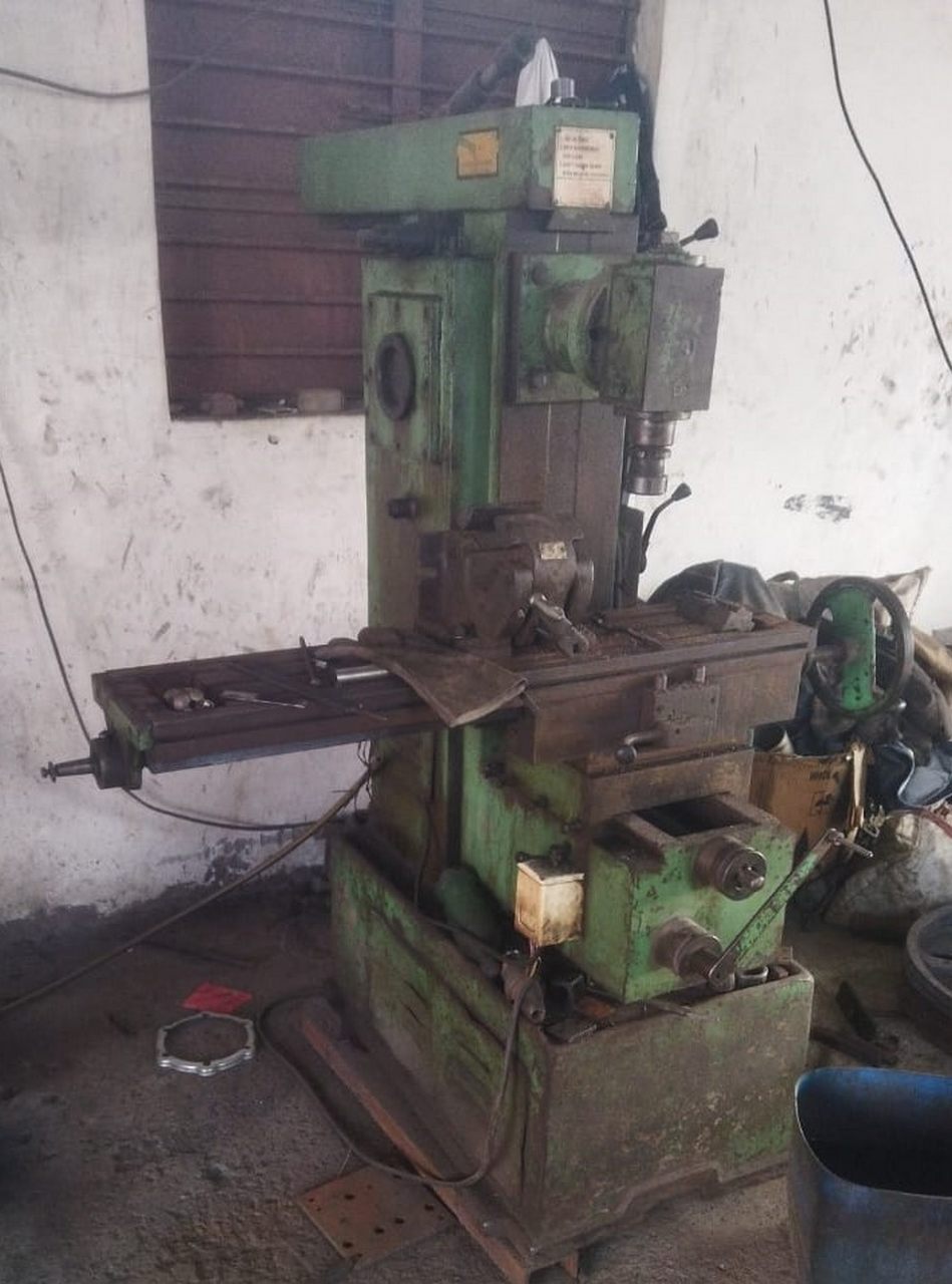 MILLING MACHINE