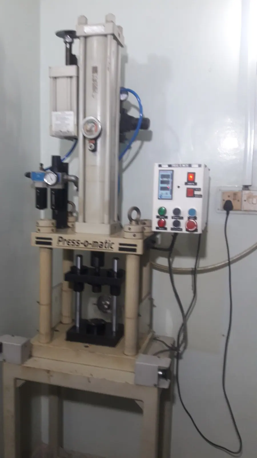 PNEUMATIC POWER PRESS MACHINE