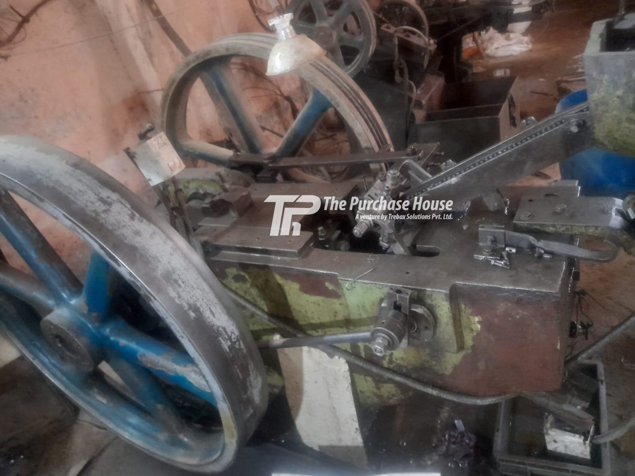 BOLT HEAD TRIMMING MACHINE