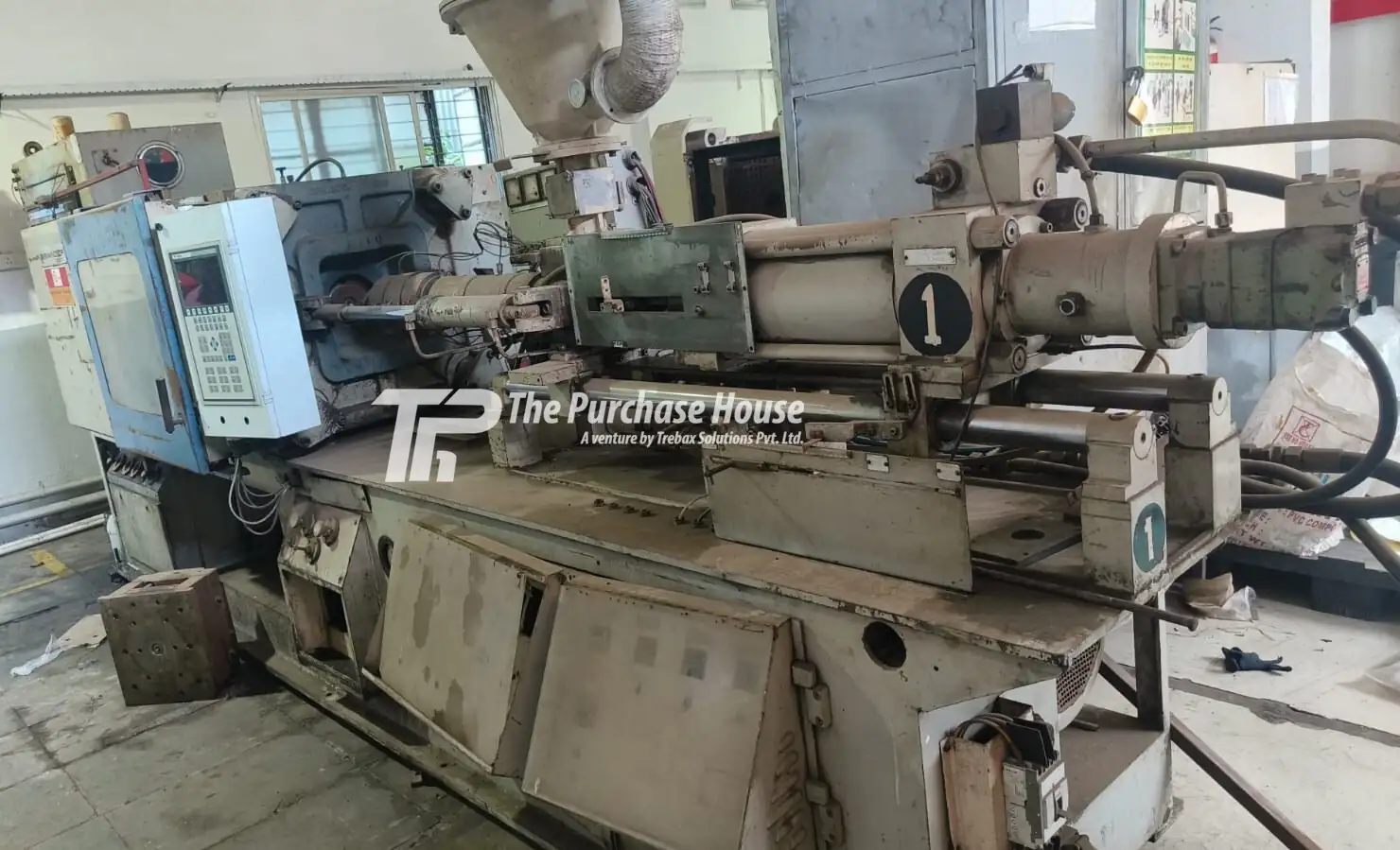 INJECTION MOULDING MACHINE