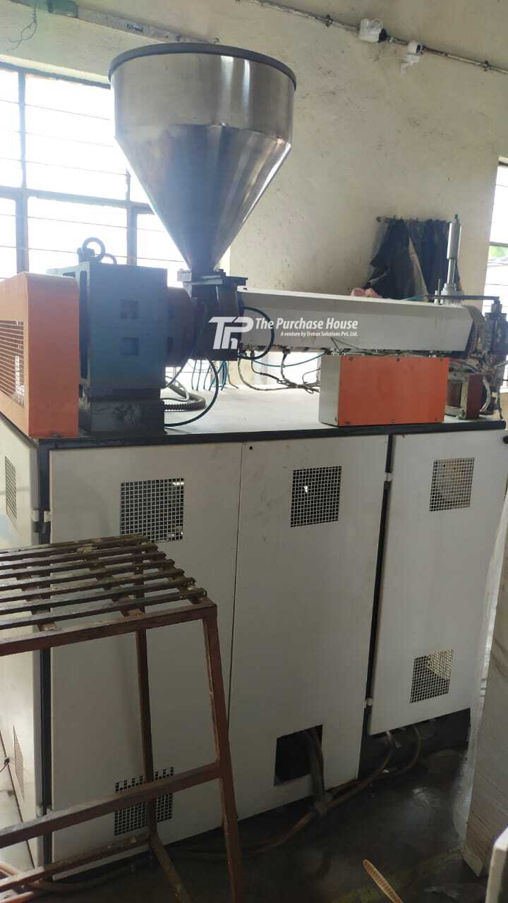 BLOW MOULDING MACHINE