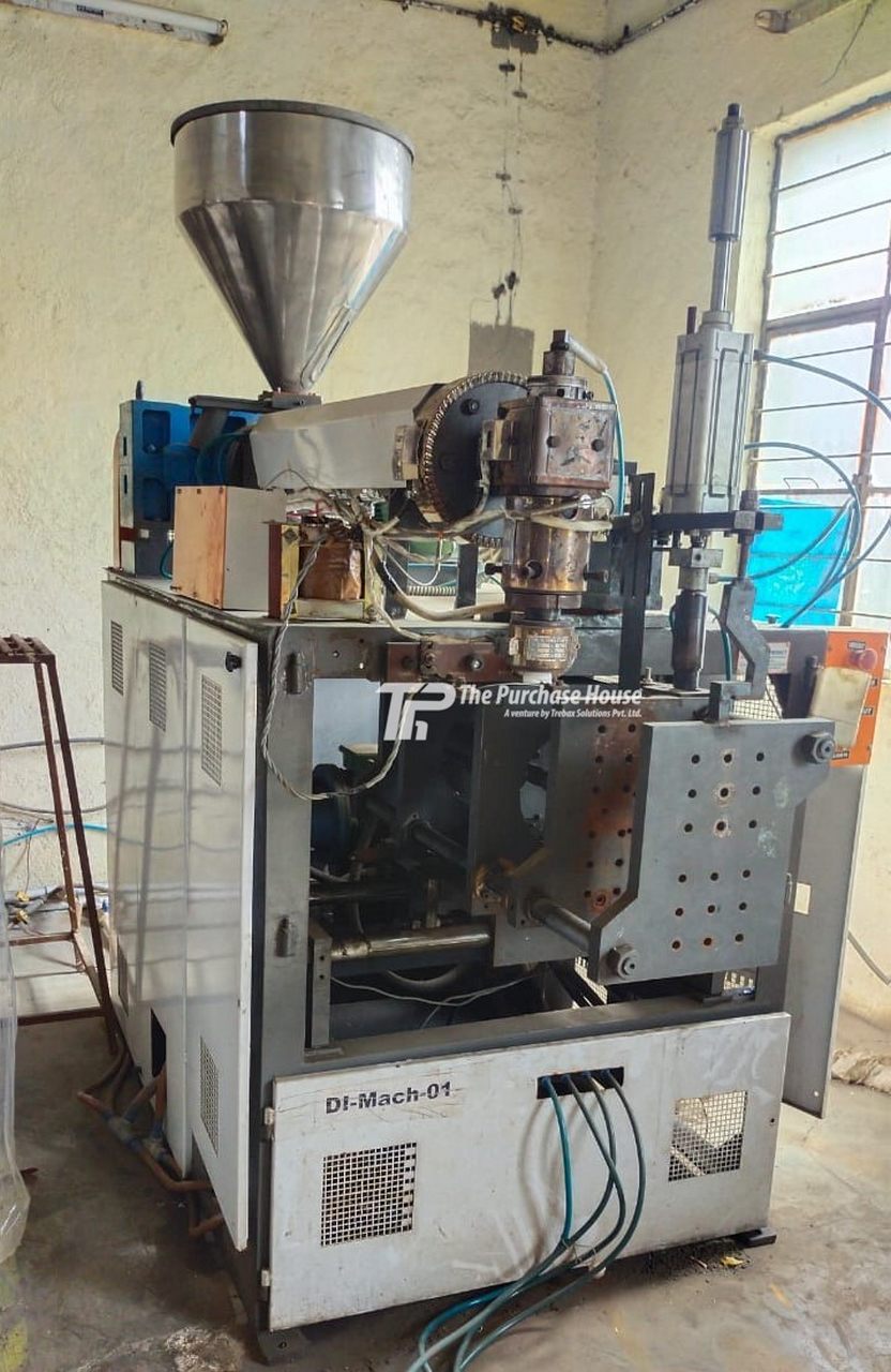 BLOW MOULDING MACHINE