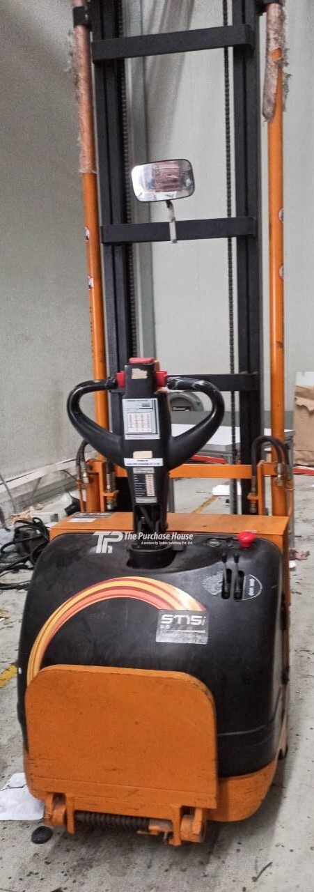 ELECTRIC STACKER