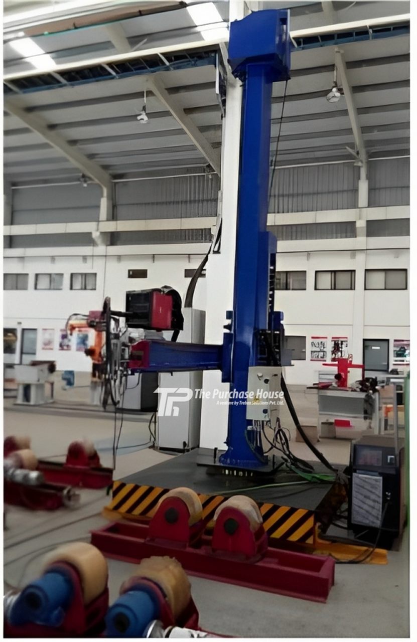 COLUMN AND BOOM WELDING STATION