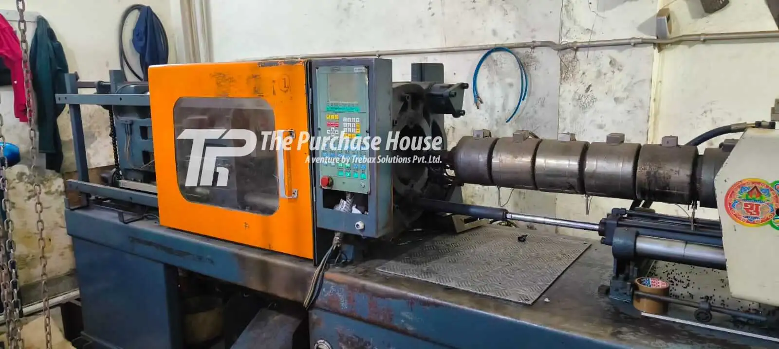 INJECTION MOULDING MACHINE